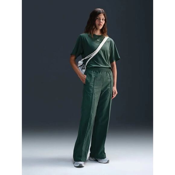 *Highly Rated* Nike Sportswear 100% Cotton Dark Green Women's Oversized Crop Tee - Picture 1 of 9
